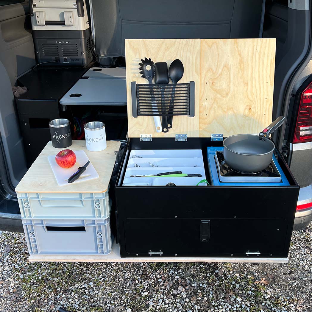 kompakte Küchenbox VW California Zubehör, immer alles dabei im Campervan - VANhackers