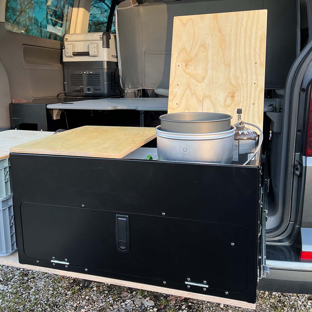 kompakte Küchenbox VW California Zubehör, immer alles dabei im Campervan - VANhackers